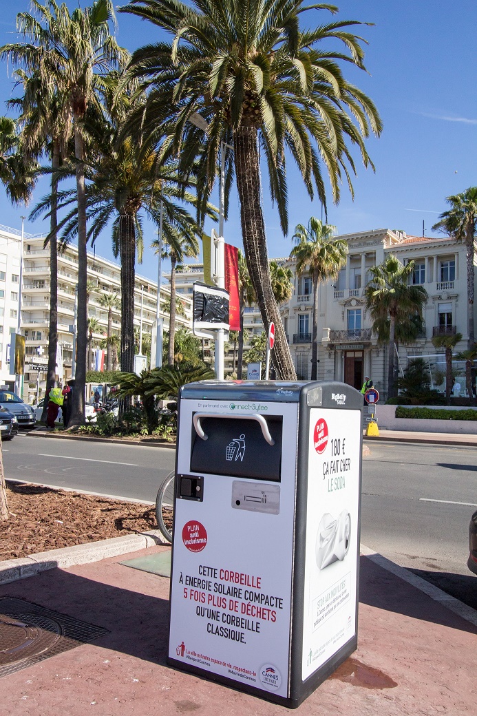 Cannes – les poubelles compactantes